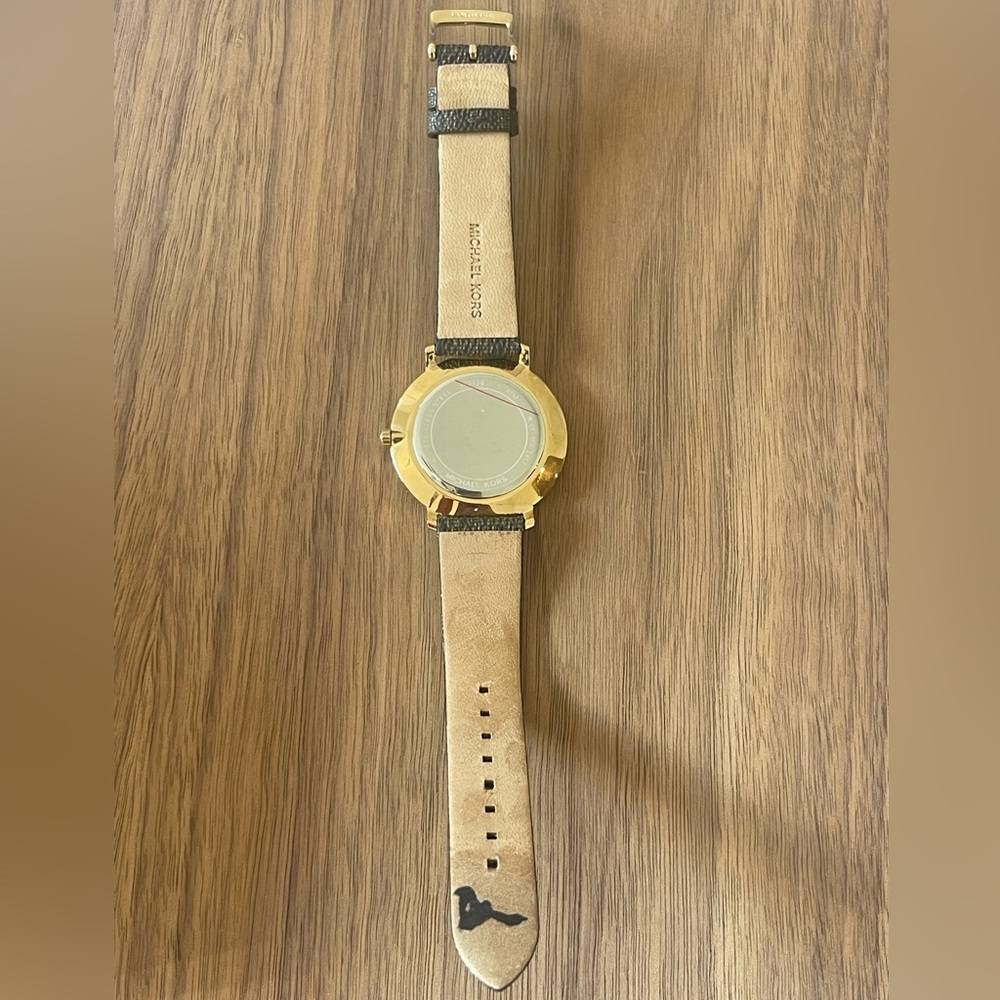 Michael Kors Gold and Brown Watch Elegant Design - Picture 6 of 6